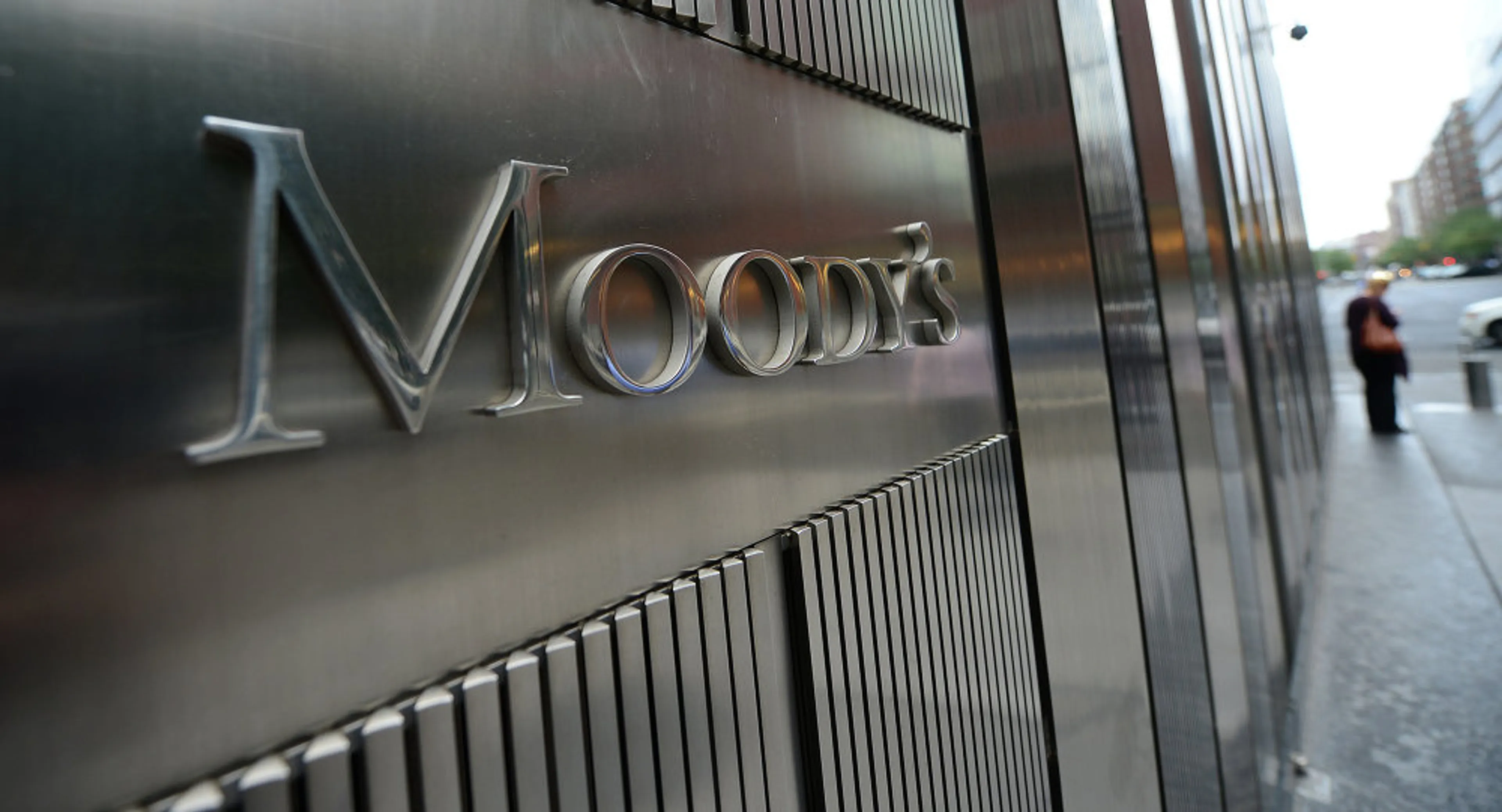 Капитал - Дешевый баррель может снизить оценки нефтяникам