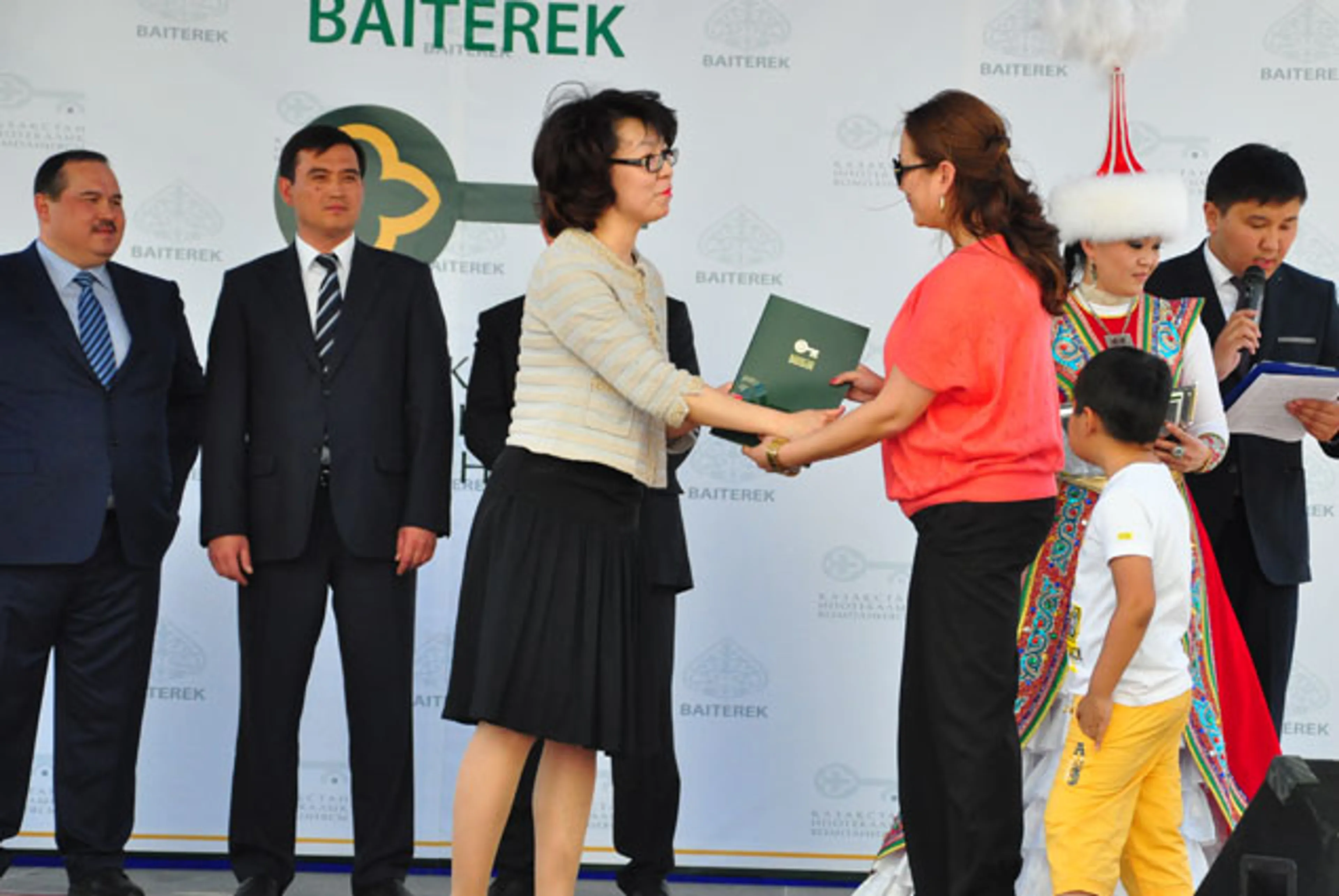 Капитал - Холдинг «Байтерек» и АО «ИО «КИК» вручают ключи