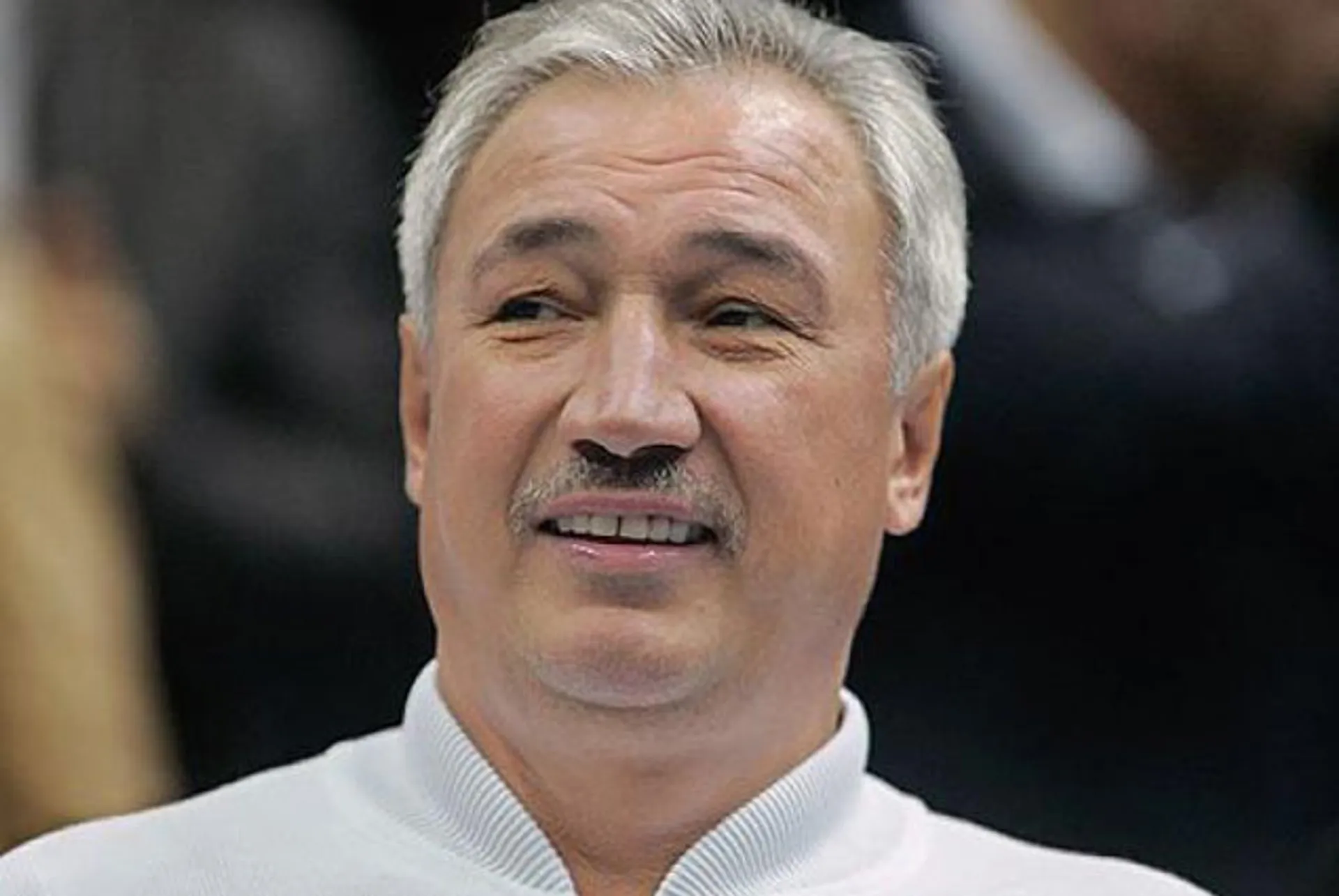 Капитал - Ралиф Сафин продает крупный торговый центр