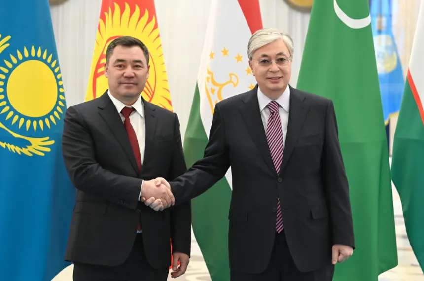 Капитал - Касым-Жомарт Токаев провел встречу с Садыром Жапаровым