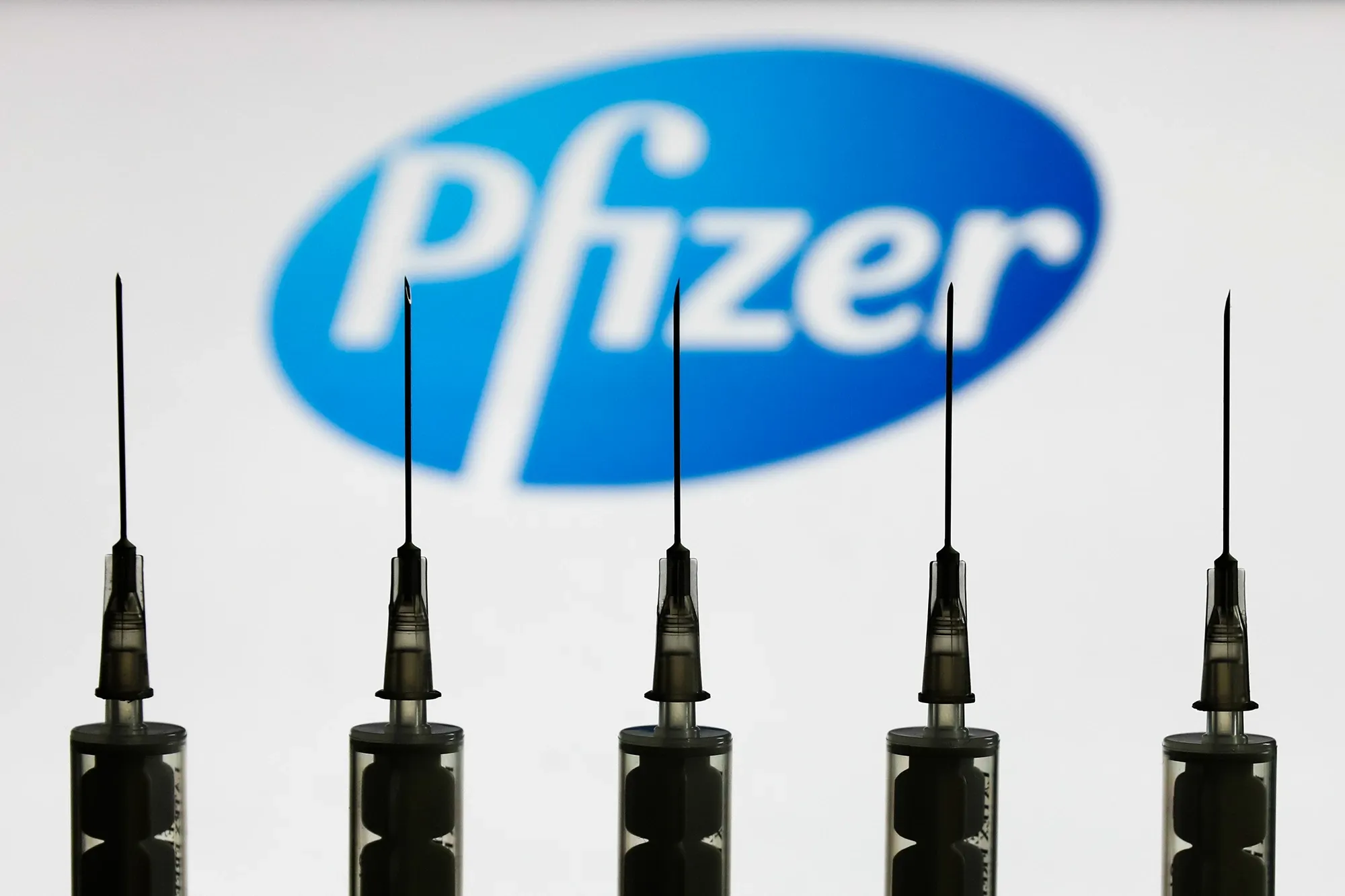 Pfizer обязалась поставить 40 млн доз вакцины в бедные страны 