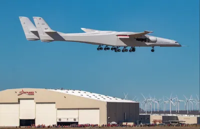 Самый большой самолет поднялся в воздух