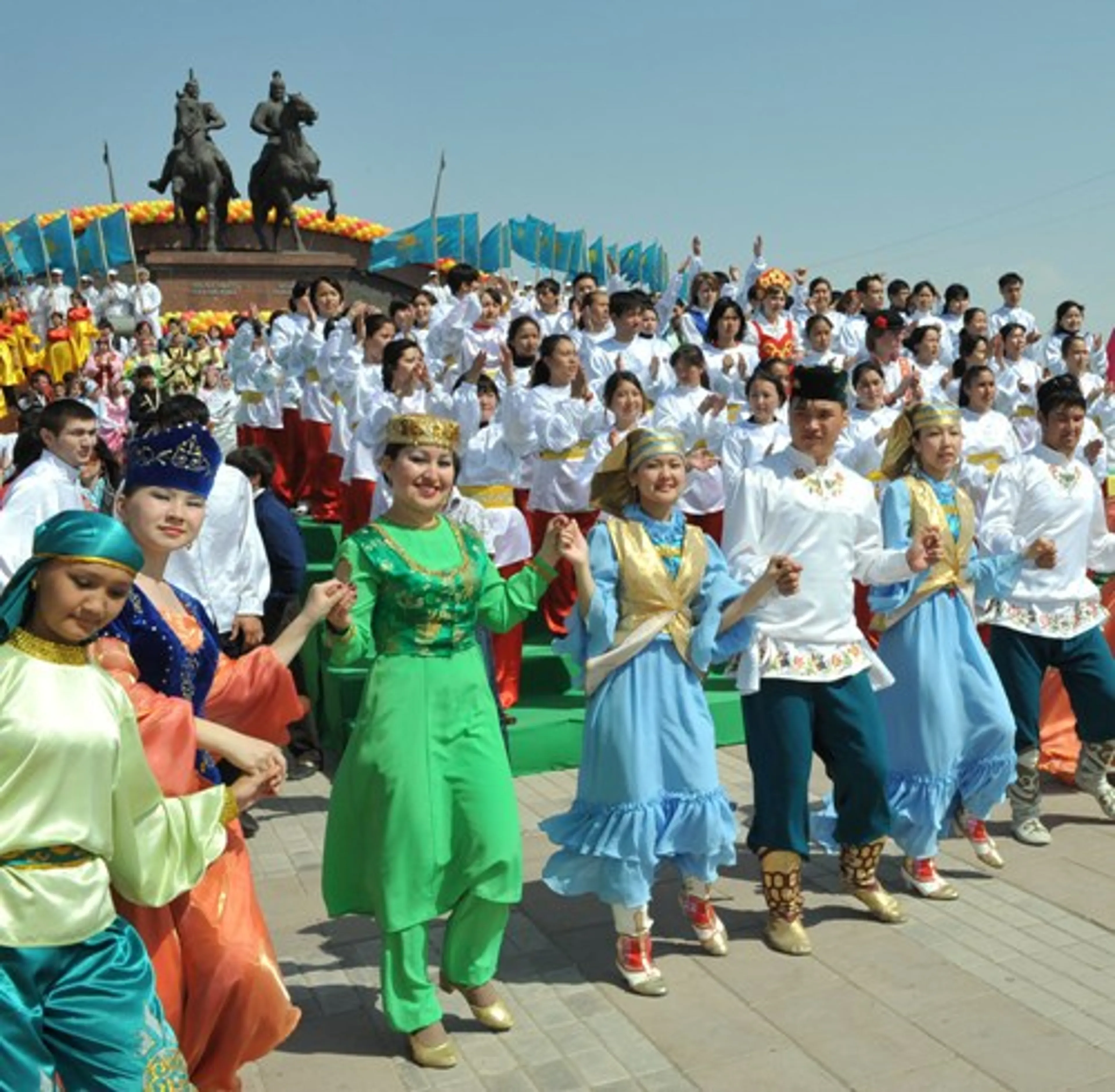 Капитал - В регионах будут созданы советы общественного согласия