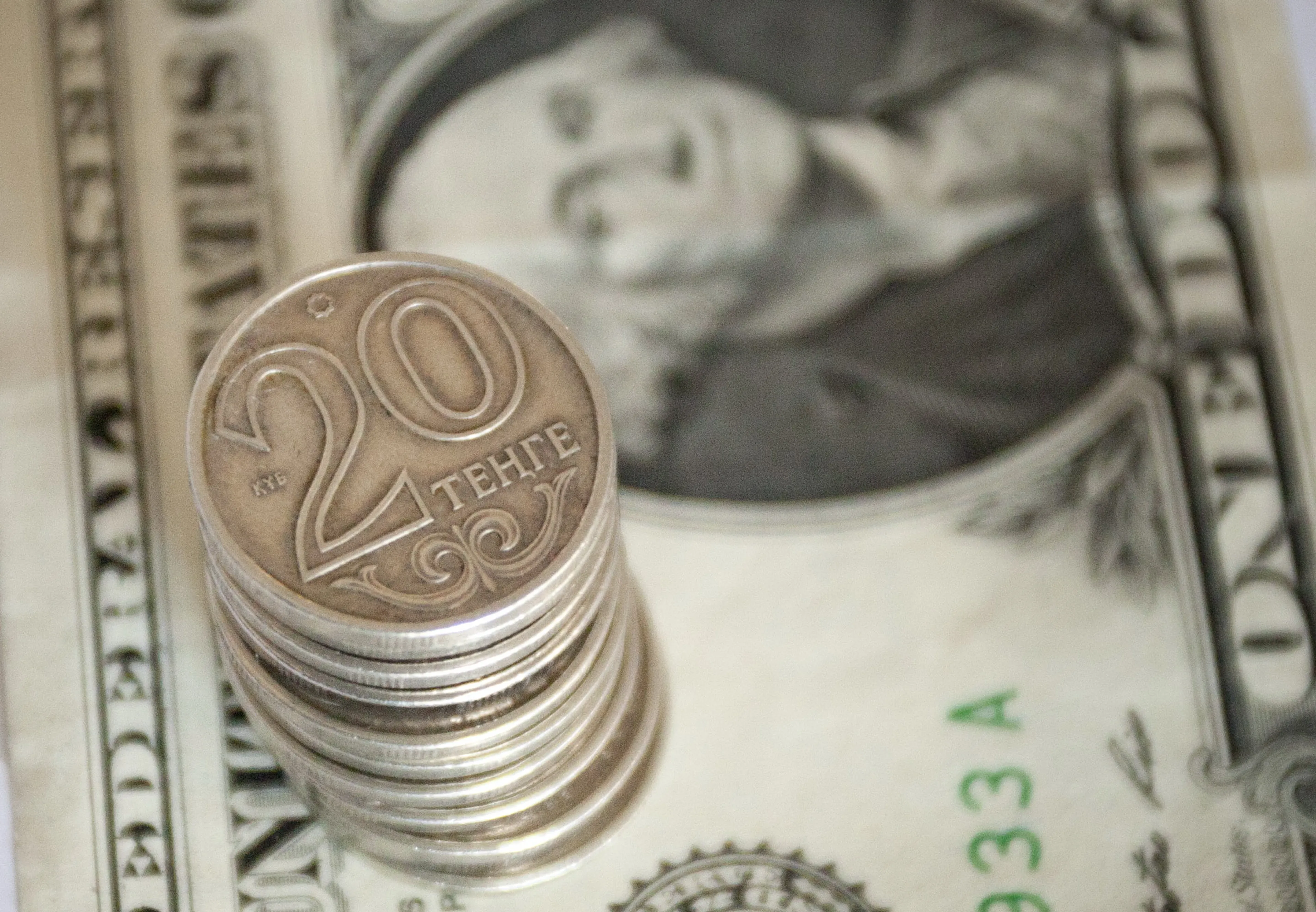Капитал - Тенге чувствует себя все увереннее