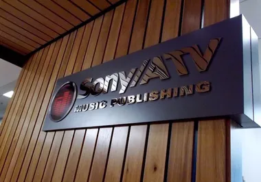 Facebook заключил соглашение c Sony/ATV