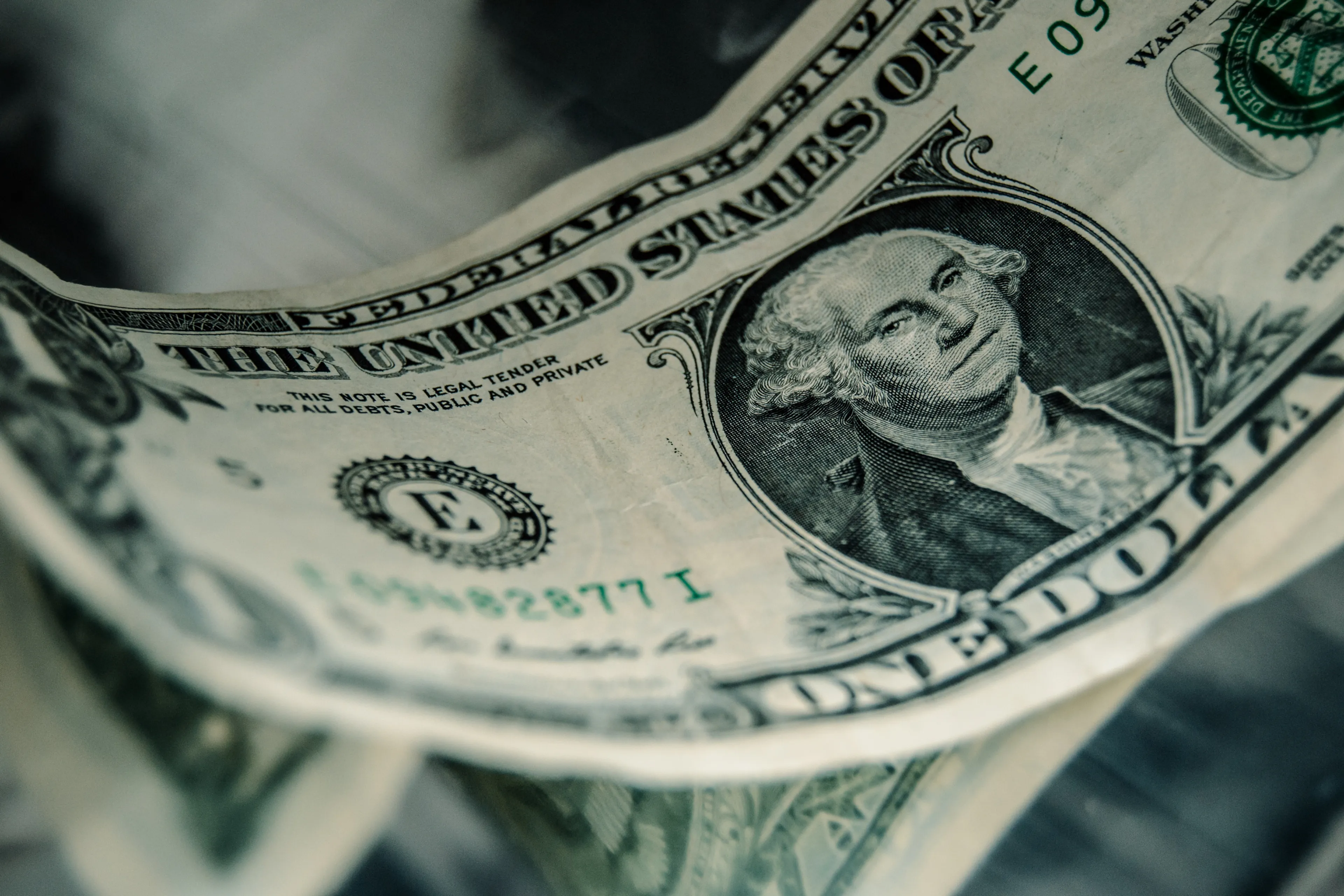 Капитал - Доллар продается на бирже по 389,71 тенге