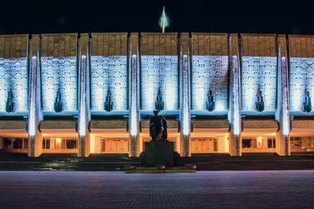 auezov-theatre.kz