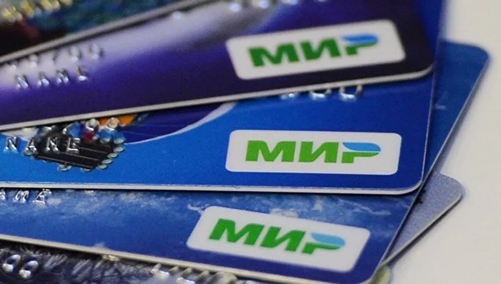 Капитал - Владимир Путин и администрация Кремля уже перешли на платежные карты «Мир»