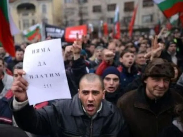 Капитал - Болгары и испанцы против мер экономии