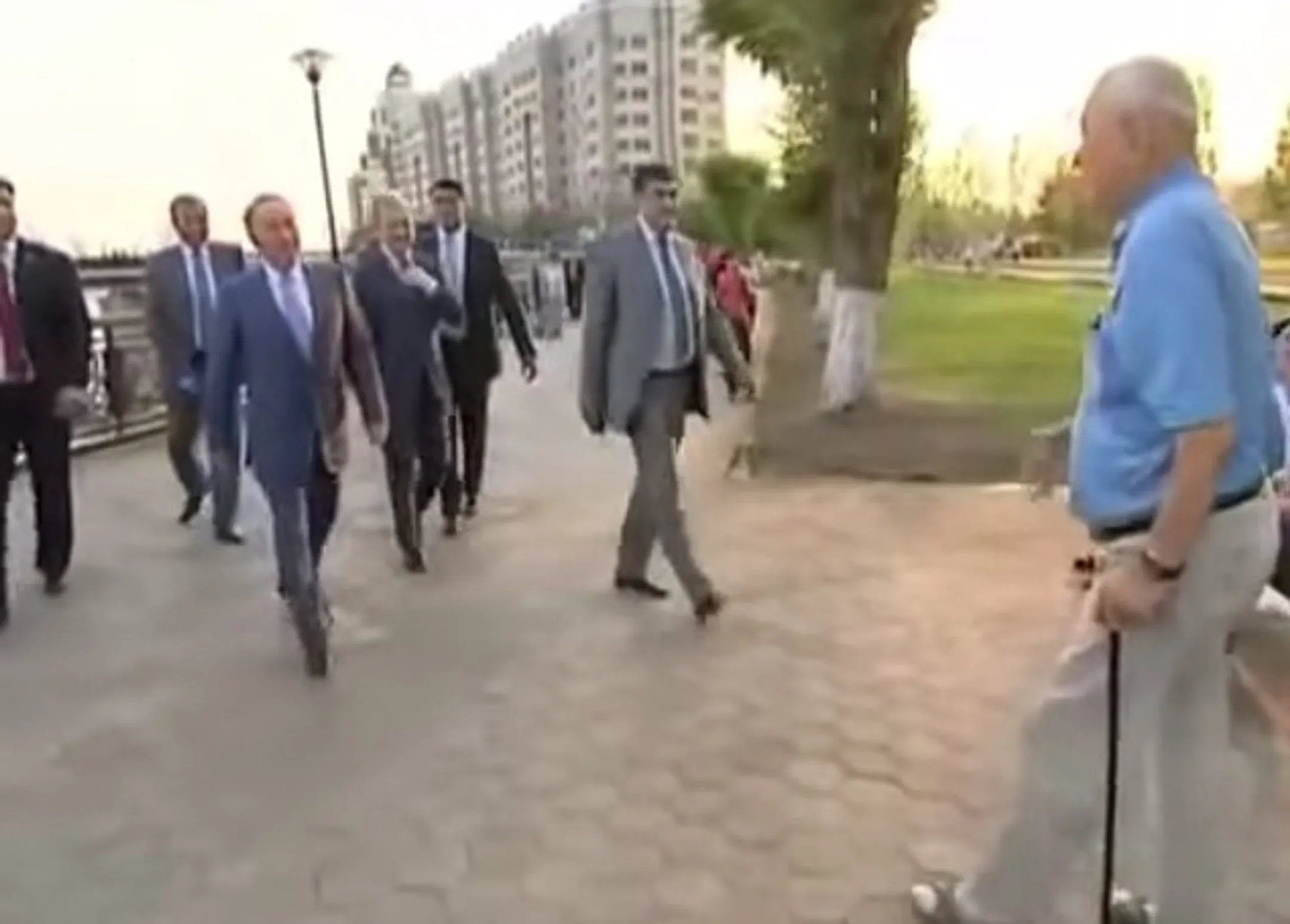 Опубликовано видео с прогулки Президента по Астане - Image Kapital.kz