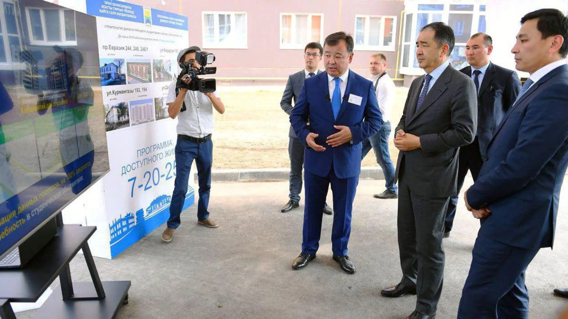 Капитал - Премьер-министру показали новые микрорайоны Уральска