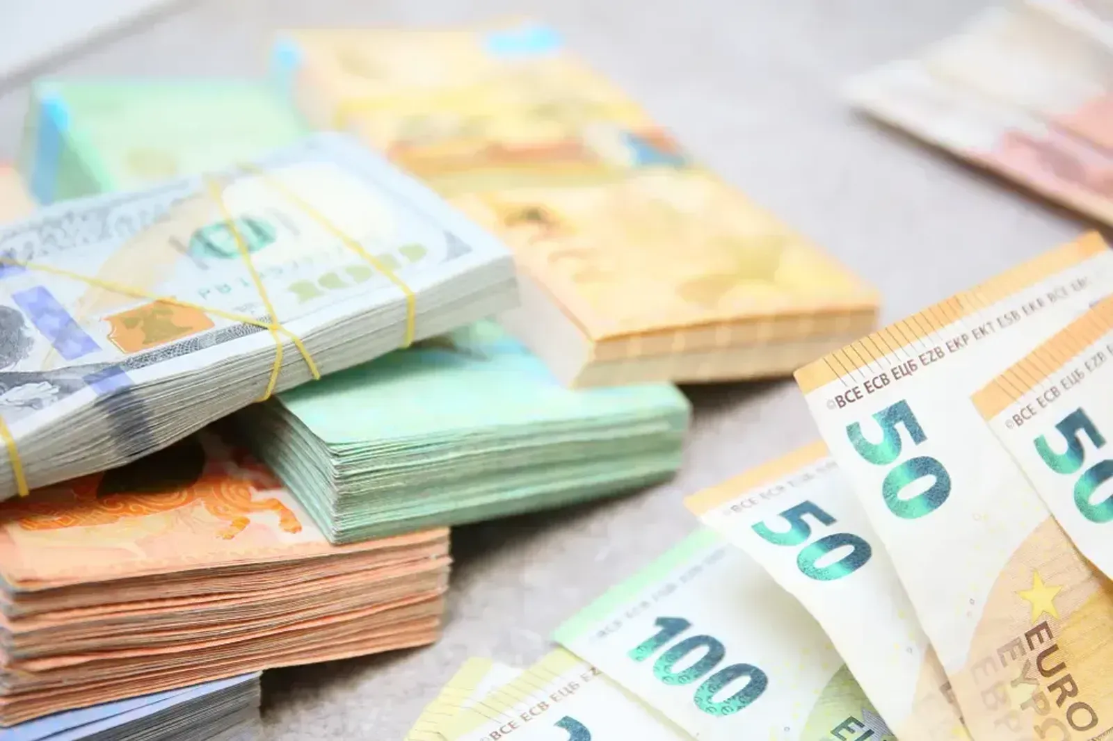 Банки Европы потратили 1,1 млрд евро на компенсации уволенным топ-менеджерам - FT 