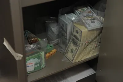 На неделе доллар торговался в коридоре 325−327 тенге