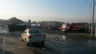 Капитал - В Алматы столкнулись автобус и бензовоз