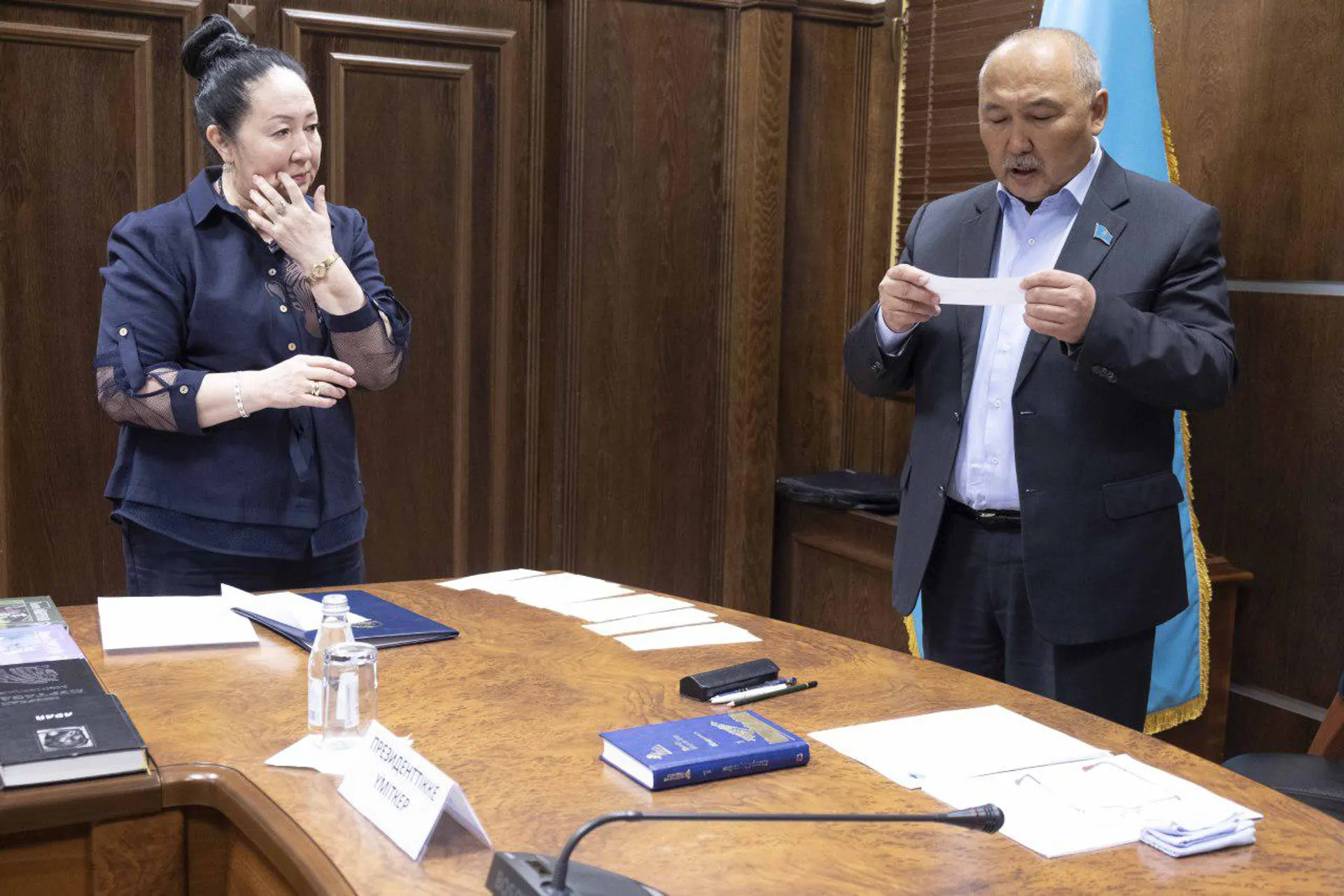 Капитал - Амангельды Таспихов сдал лингвистический экзамен