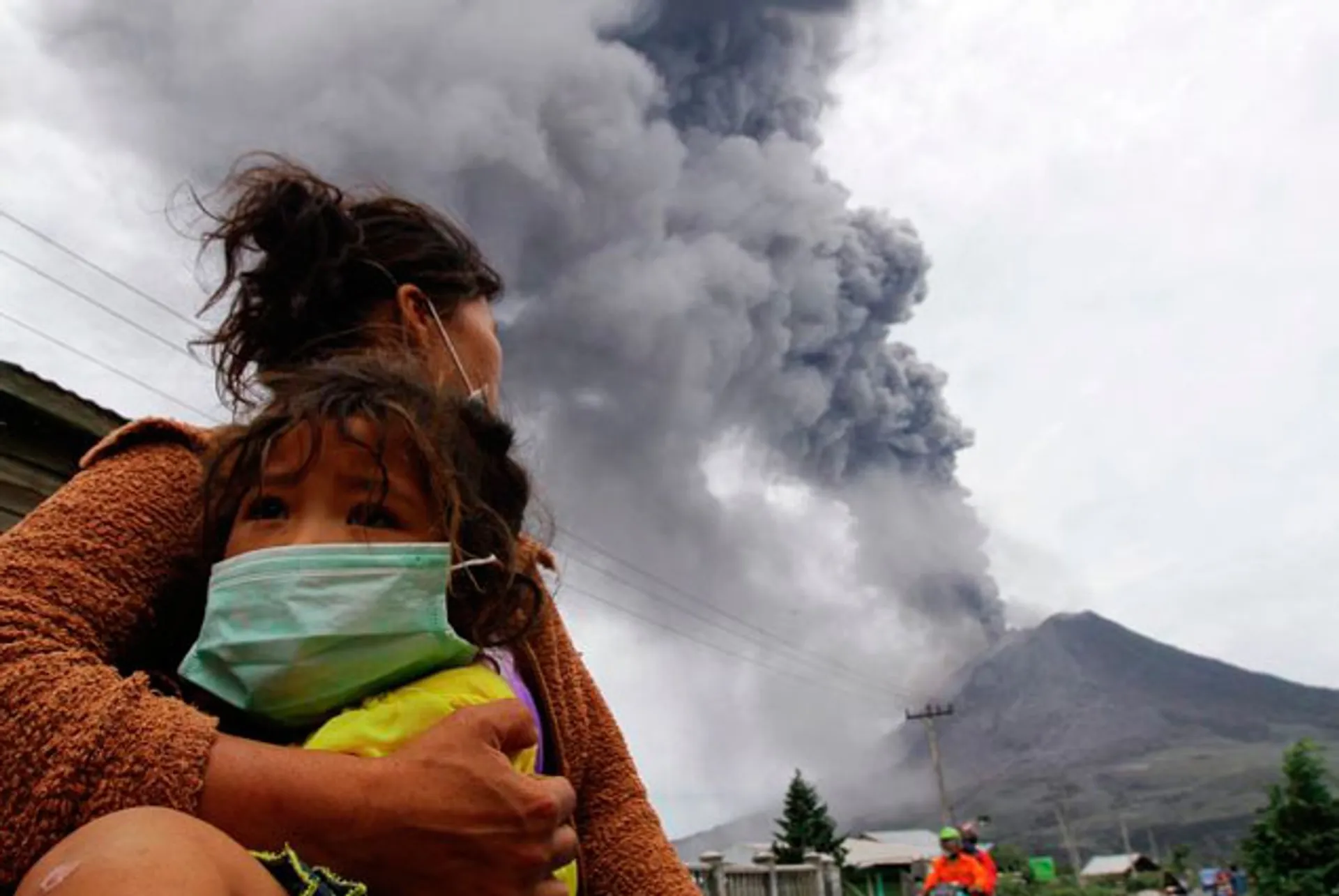 Капитал - Индонезия эвакуирует 200 тыс человек