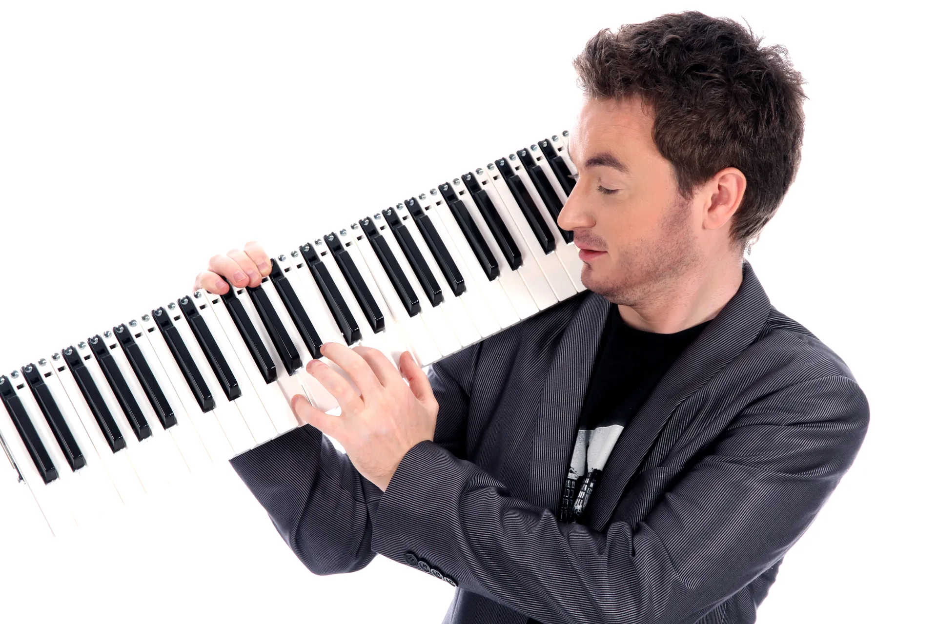 Капитал - В Алматы выступят Джессика Лорен и Олег Переверзев