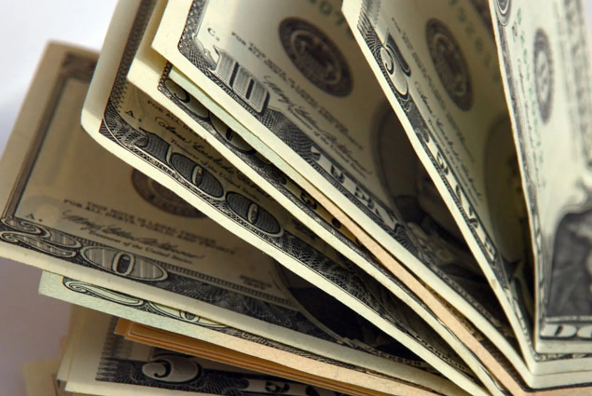 Капитал - 50% мирового богатства принадлежит 1% населения планеты