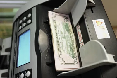 На утренних торгах доллар перешагнул отметку в 333 тенге