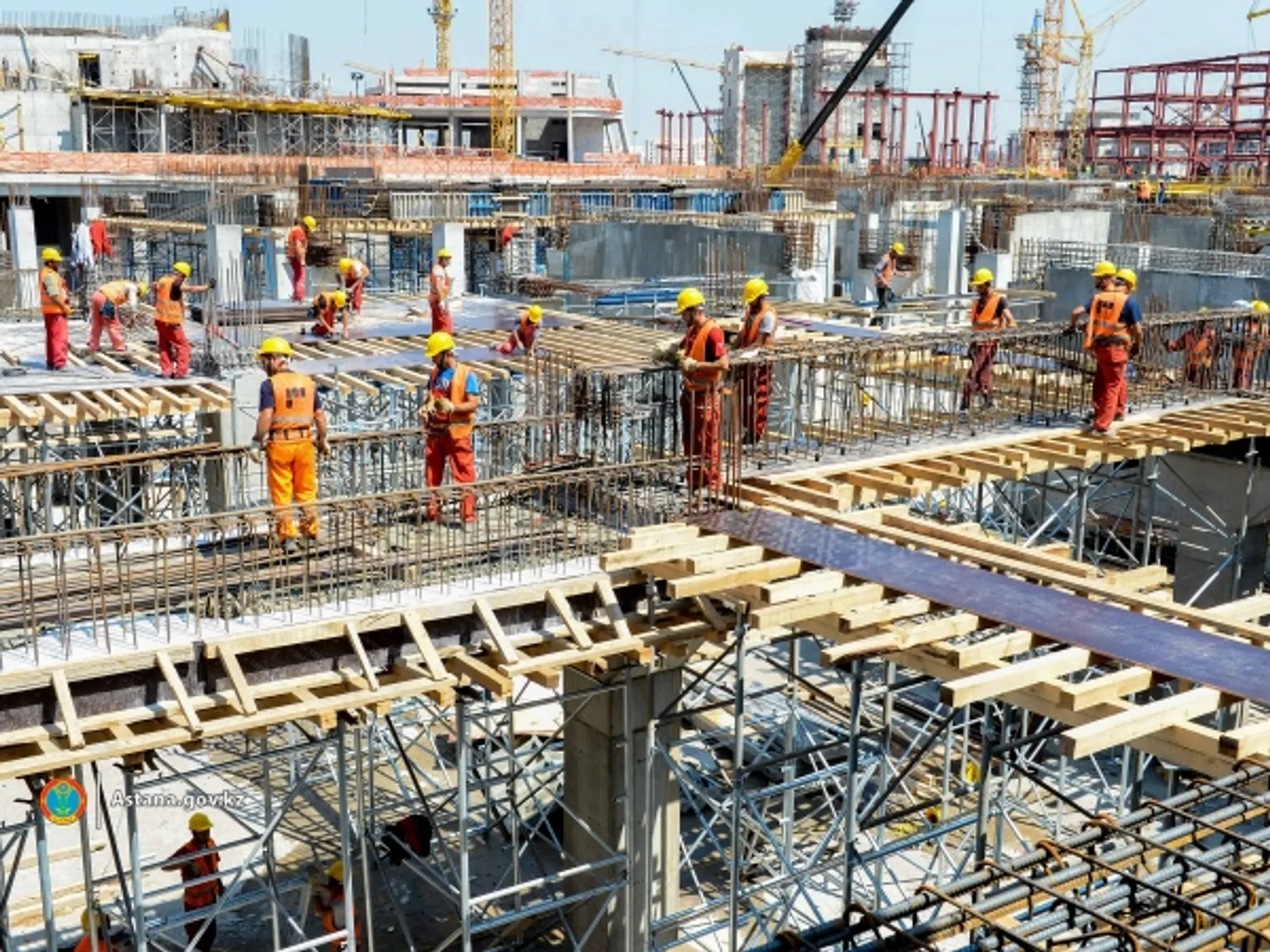 Капитал - В Астане выдано около 9 тысяч разрешений для иностранных работников