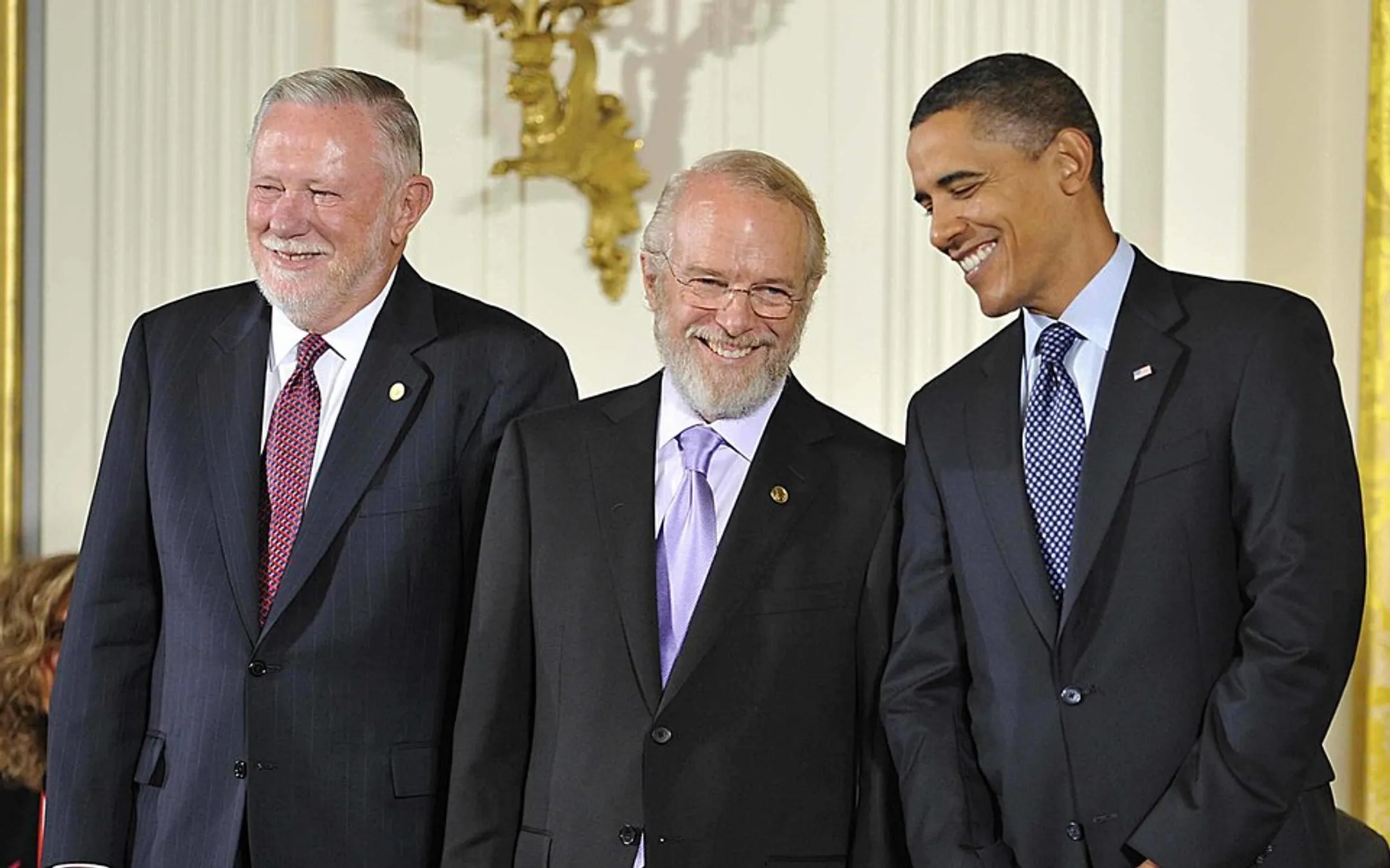 Чарльз Гешке и Джон Уорнок с Бараком Обамой