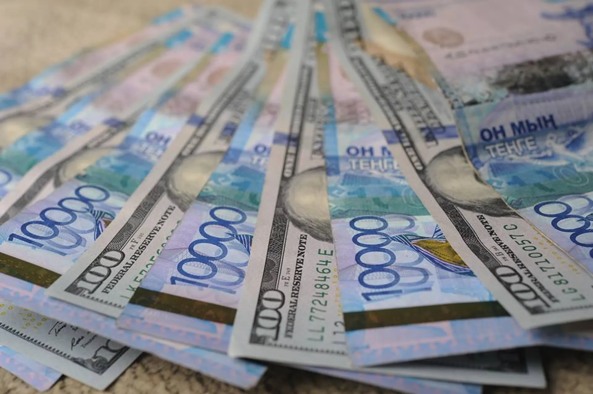 Капитал - В октябре интервенции Нацбанка составили $380 млн