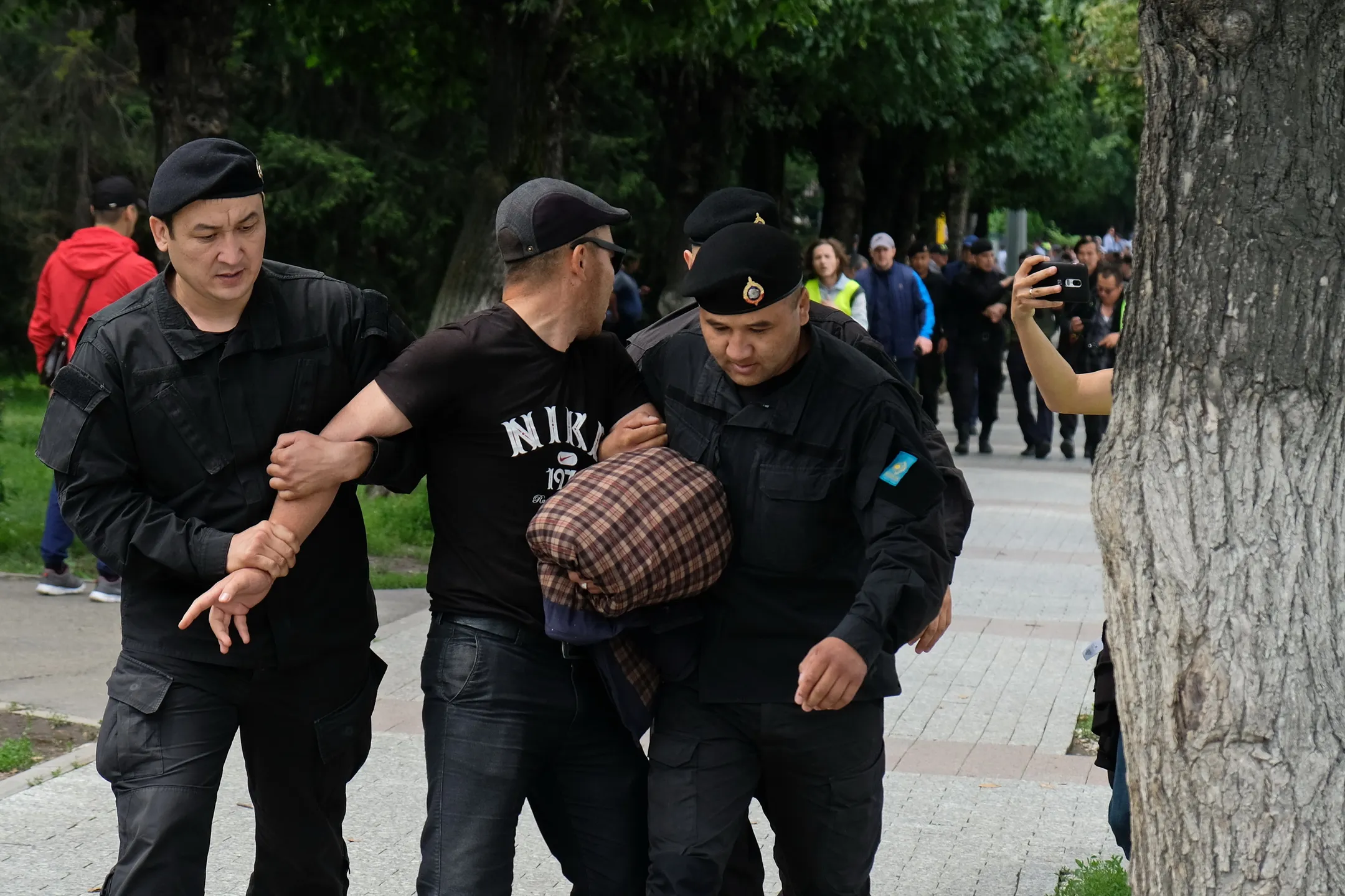 За участие в митингах наказано 957 человек - Image Kapital.kz