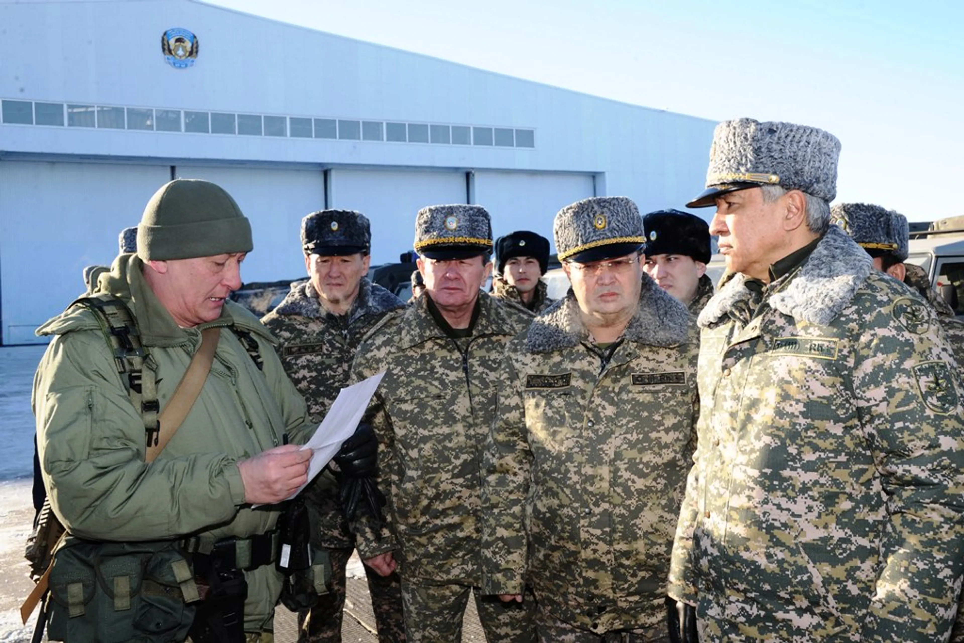 Капитал - Министр обороны проверил боевую готовность войск