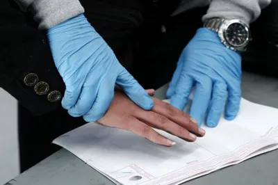 Въезжающих в Китай иностранцев обяжут сдавать отпечатки пальцев