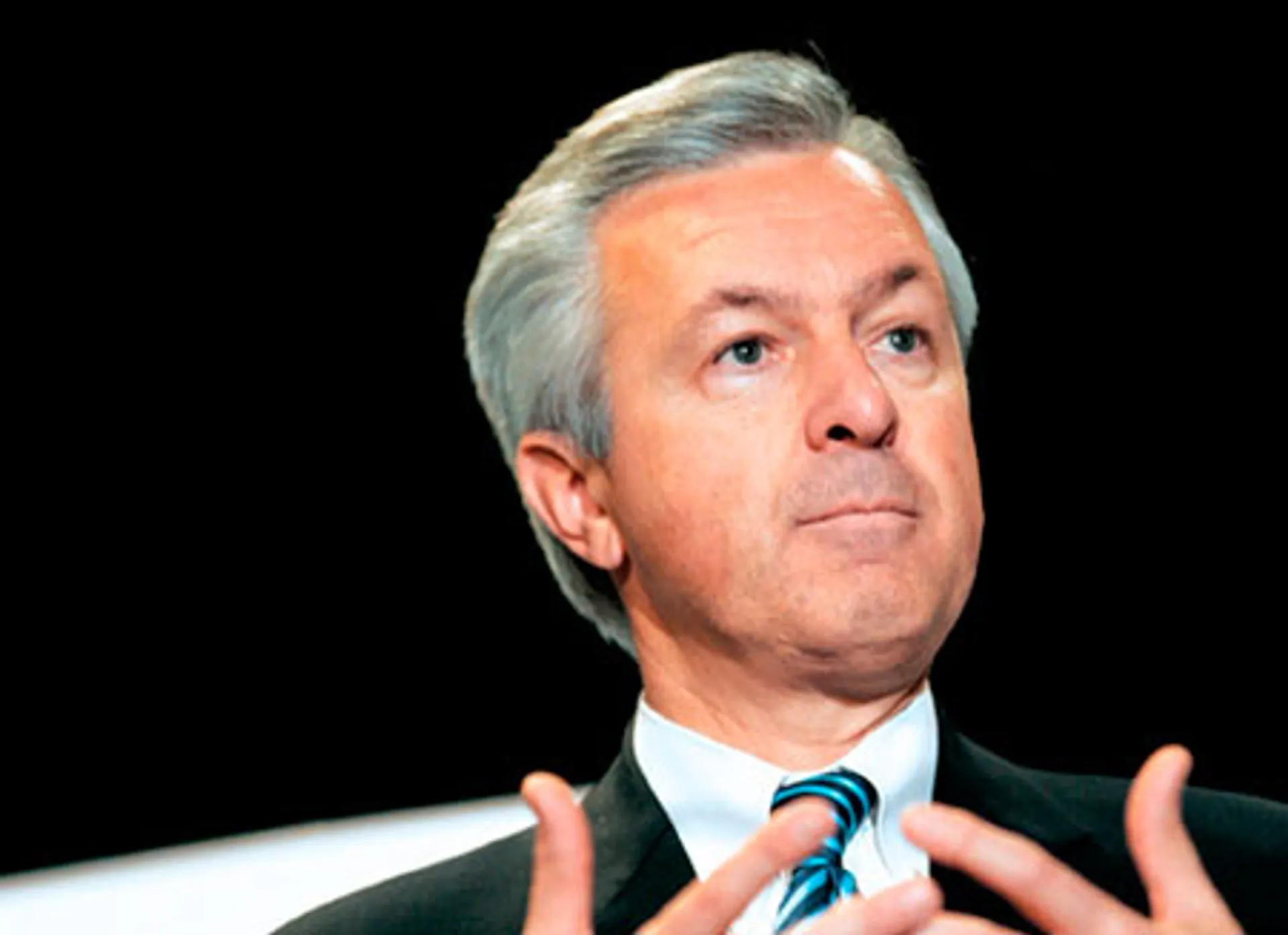 Капитал - Ведущим банкирам мира сократили зарплату