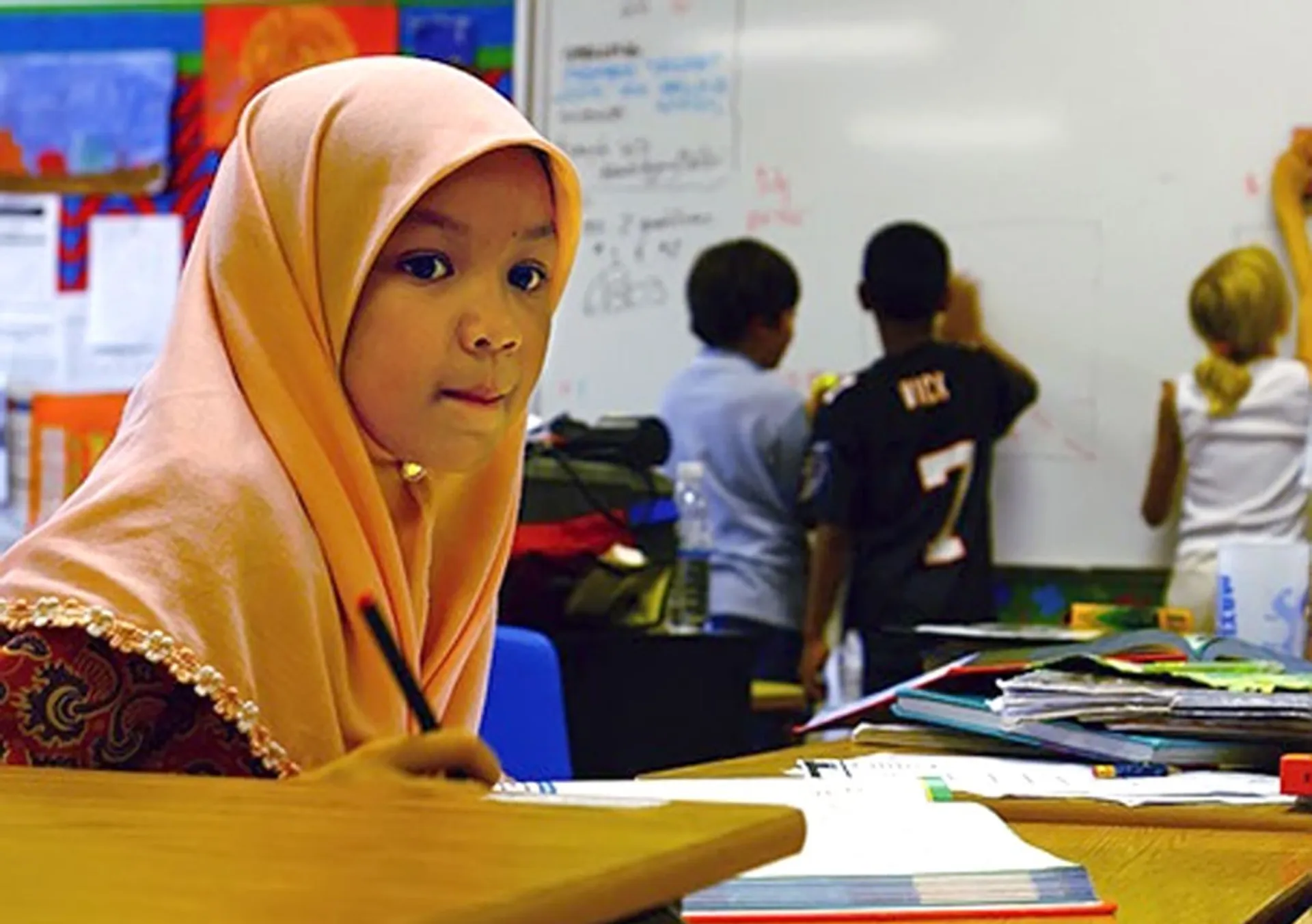 Капитал - Законодательство РК не позволяет ученицам носить хиджаб