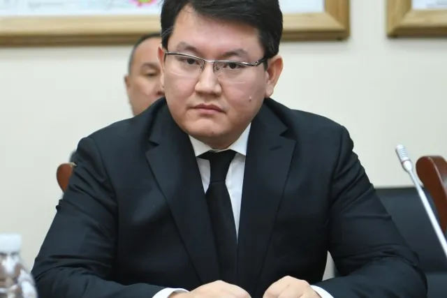 Отарбаев Малик - фото на kapital.kz