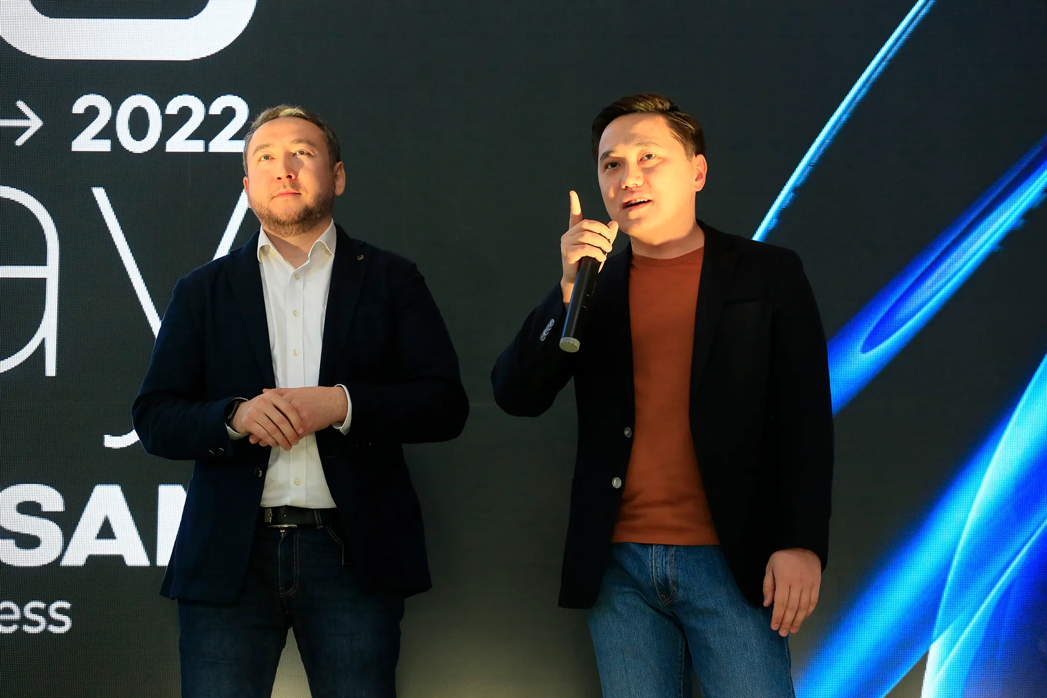 Нурдаулет Айдосов, председатель правления АО Jusan Bank (слева), и Мирас Шайхысламов, заместитель председателя правления, член правления АО Jusan Bank (справа)