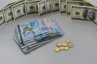 Объем торгов по доллару резко вырос до $476 млн
