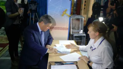 Аким Алматы проголосовал на выборах президента Казахстана