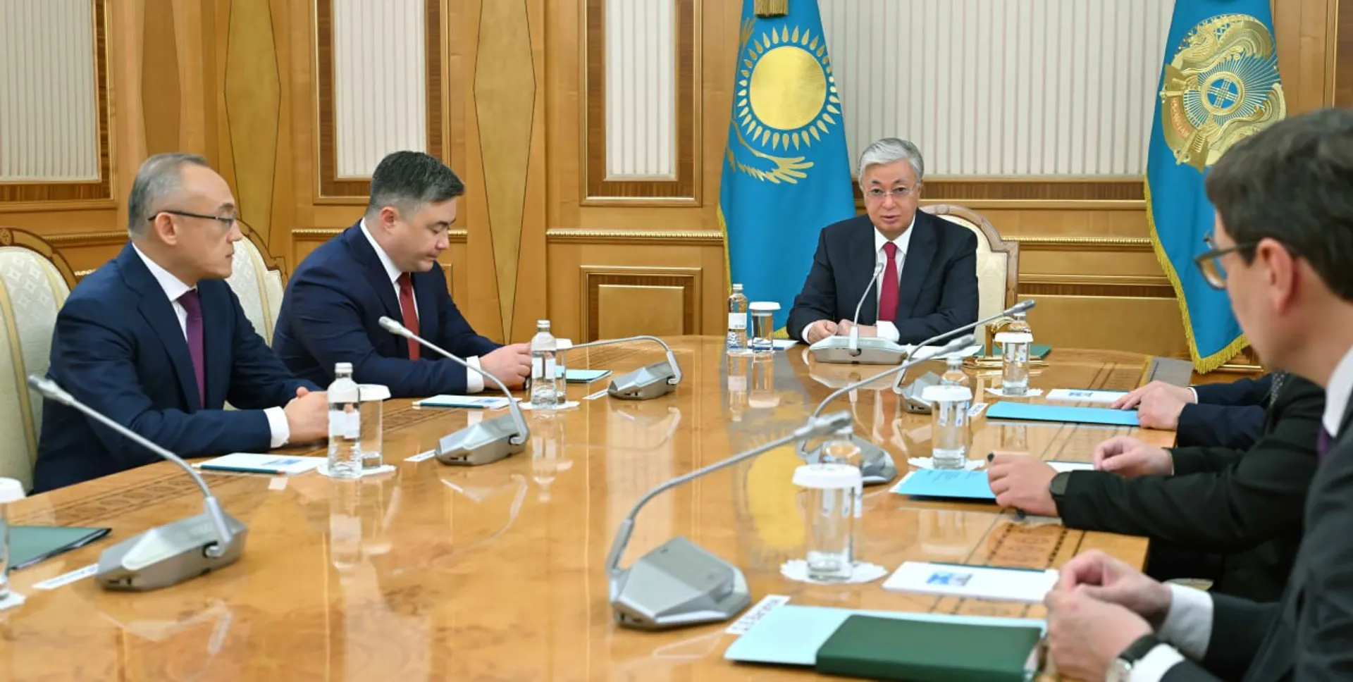 Капитал - Президент провел совещание с руководством Нацбанка