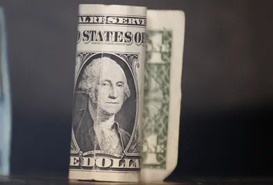 Доллар перешагнул отметку 380 тенге