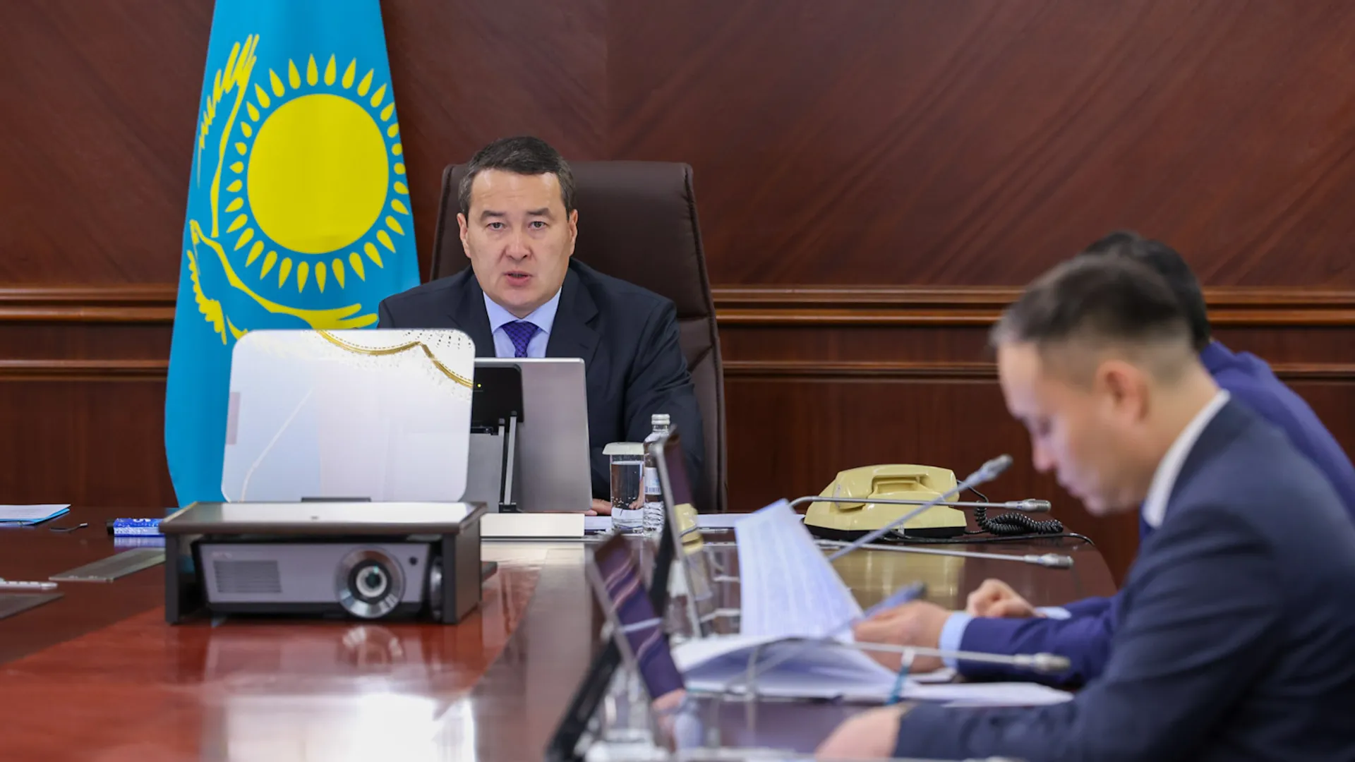 Капитал - Реализацию совместных проектов с АБР и Всемирным банком обсудили в правительстве