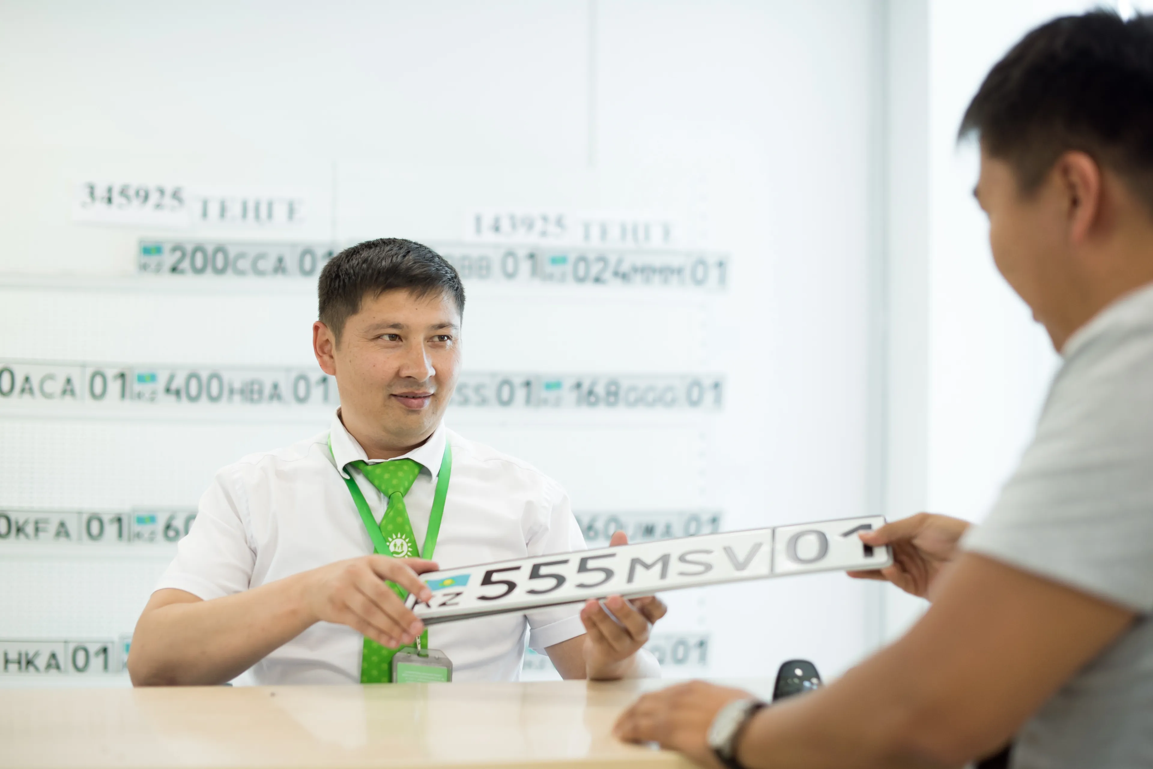 Капитал - Казахстанцы стали реже покупать VIP-номера