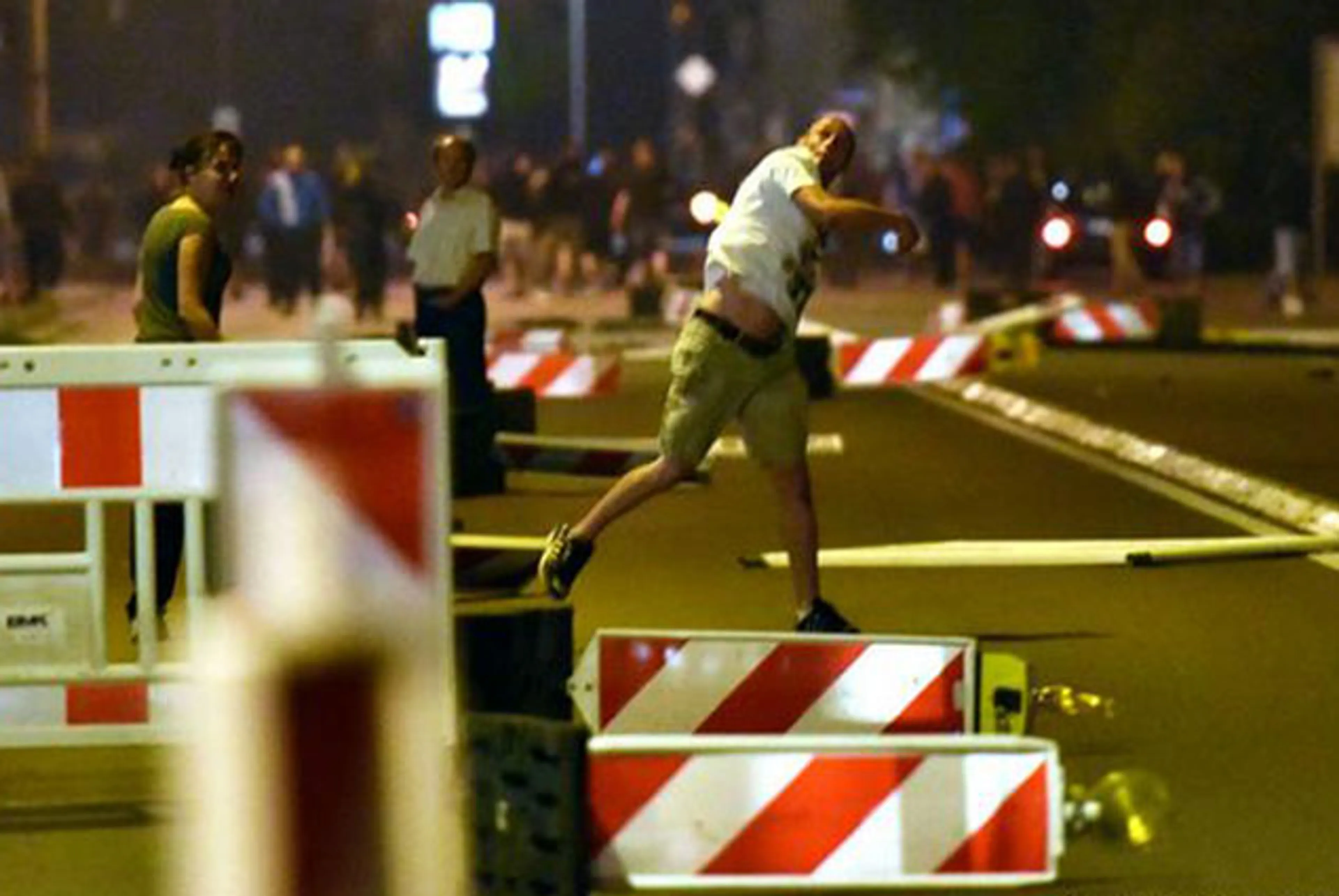 Капитал - Экстремисты нападают на мигрантов в Германии