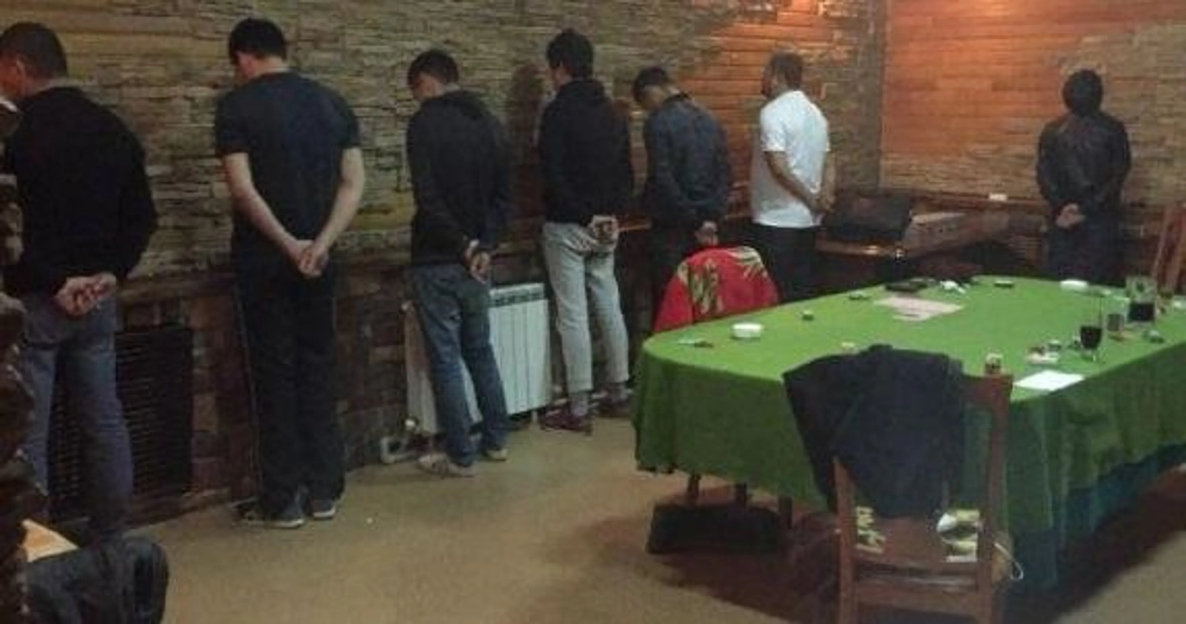 Капитал - Нелегальный покерный клуб обнаружили в столичном кафе