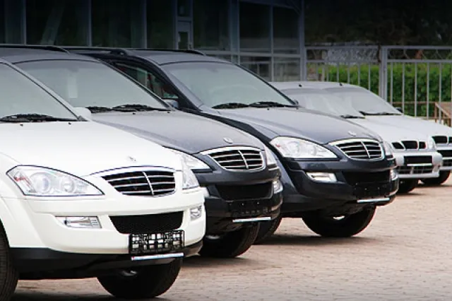 Продажи новых автомобилей в Казахстане упали на 40%