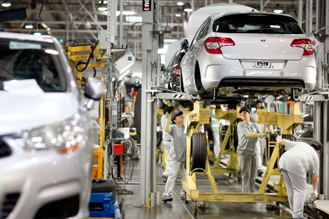 Франция вложит в Peugeot миллиард долларов