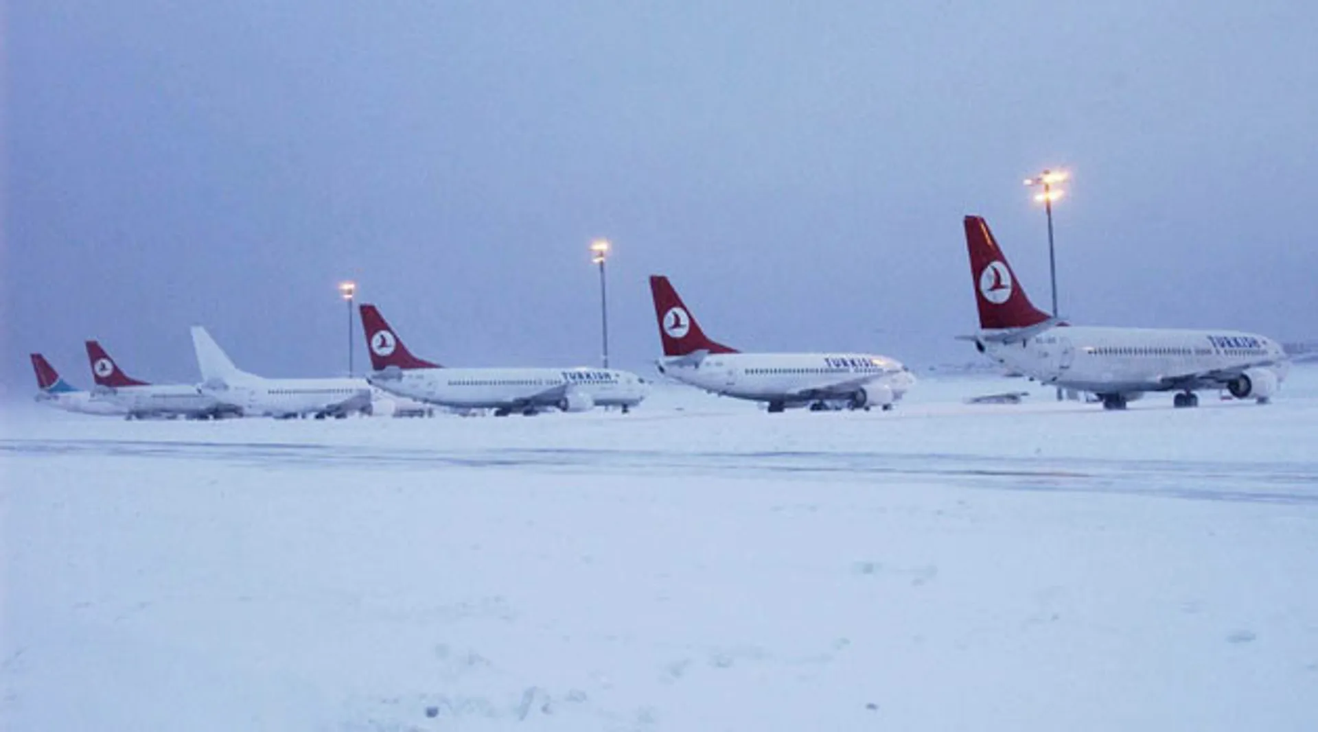 Капитал - Более 200 пассажиров не могут вылететь в Казахстан из Стамбула