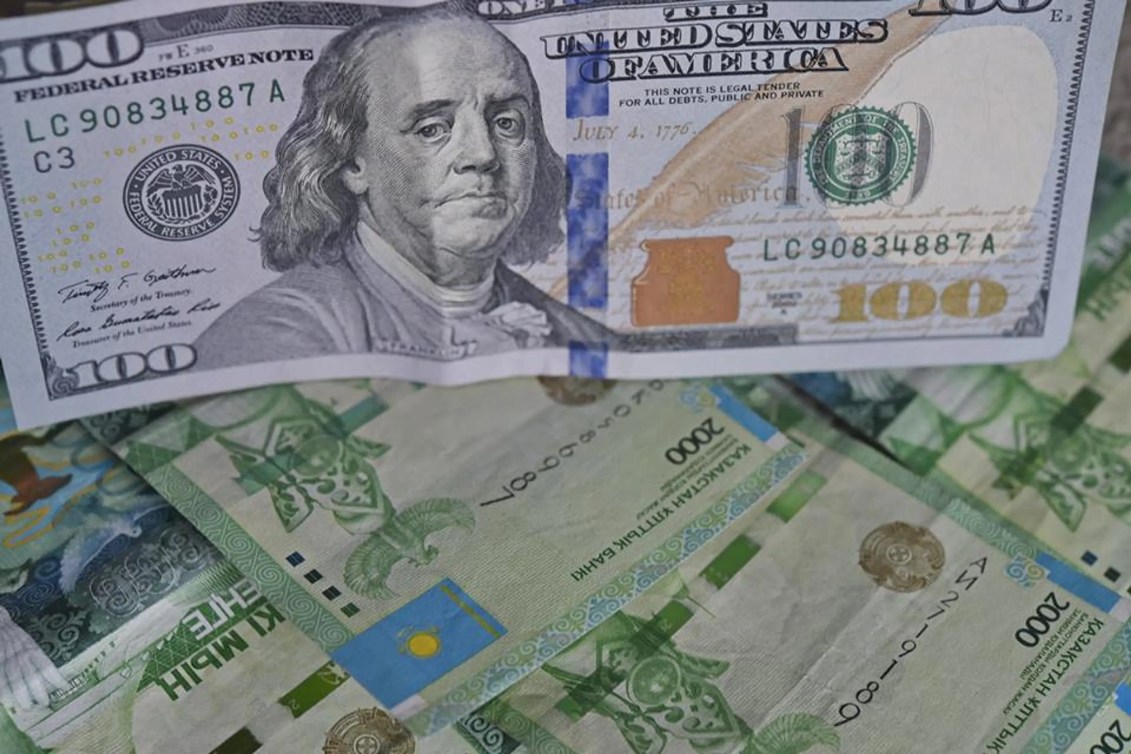 Капитал - Доллар продолжает укрепляться