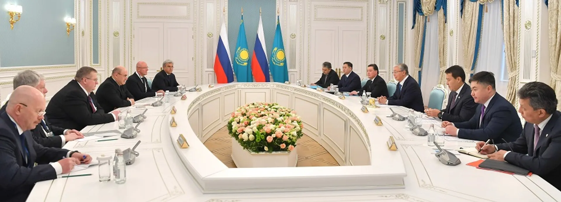 Капитал - Президент Казахстана встретился с главой Правительства России