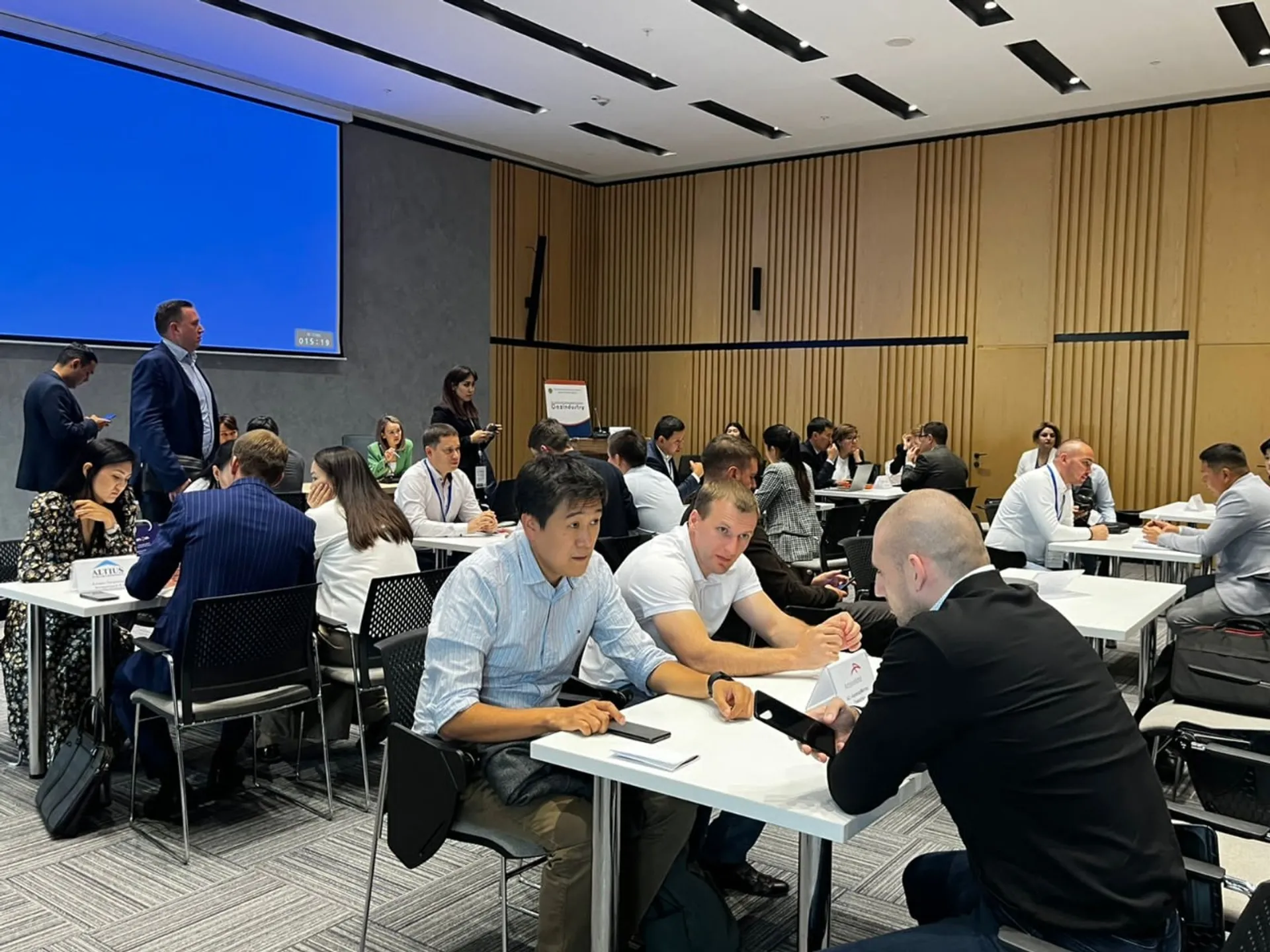 Капитал - Казцинк заключил офтейк-контракт на 350 млн тенге