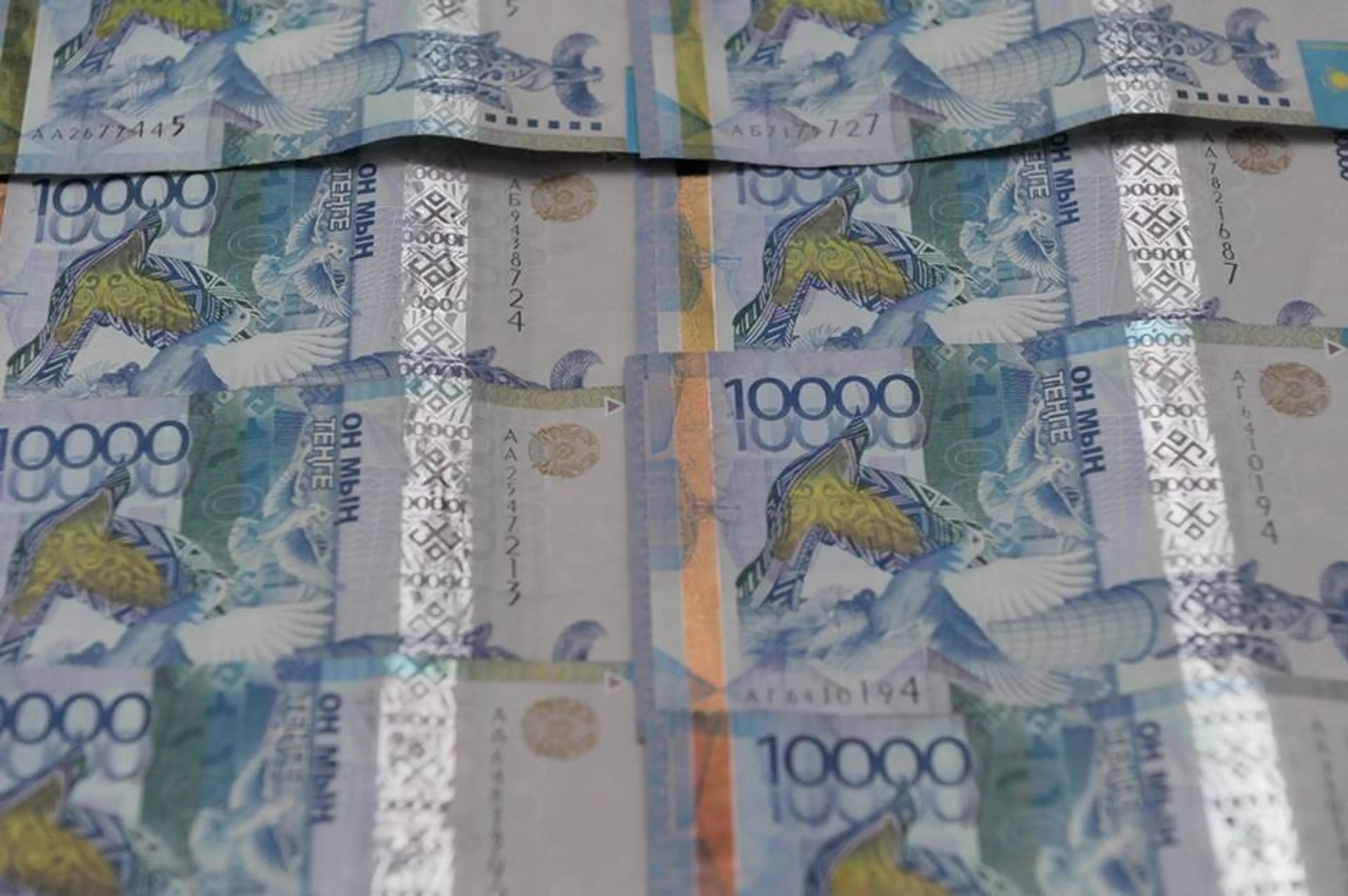 Капитал - За неделю тенге укрепился на 1,6%