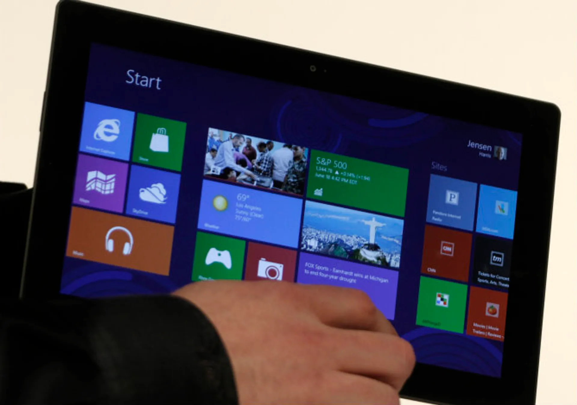 Капитал - Названы данные о продажах планшетов Microsoft Surface