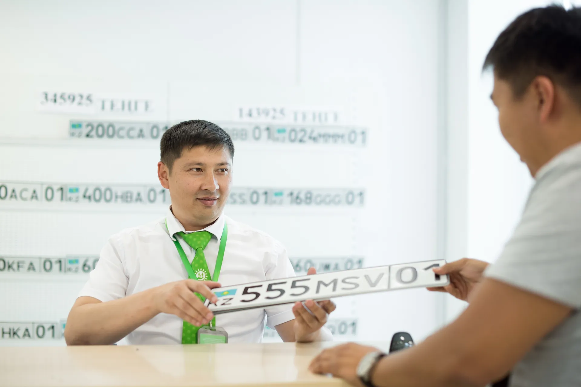 Капитал - Казахстанцы стали реже покупать VIP-номера